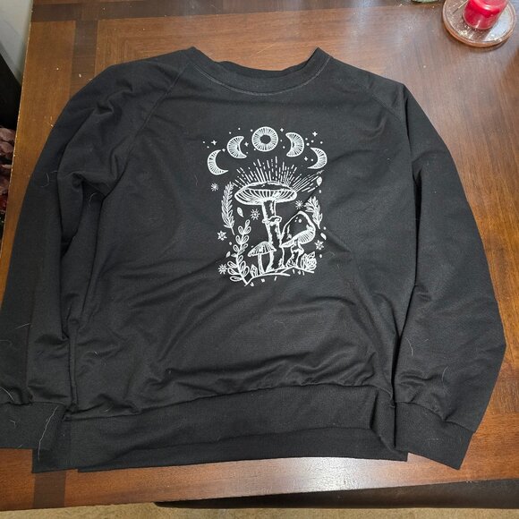 Women's Plus Black Moon and Mushroom Sweatshirt 2xl - Picture 1 of 4